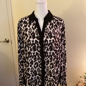Chico’s size 2 (L) button up blouse